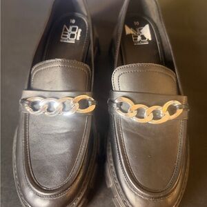 NEW No Boundaries Black Loafers with Silver Chain